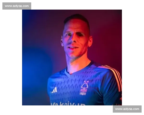 前国门力挺霍安・加西亚：西班牙人应感谢青训门将，转会巴萨不应成背叛