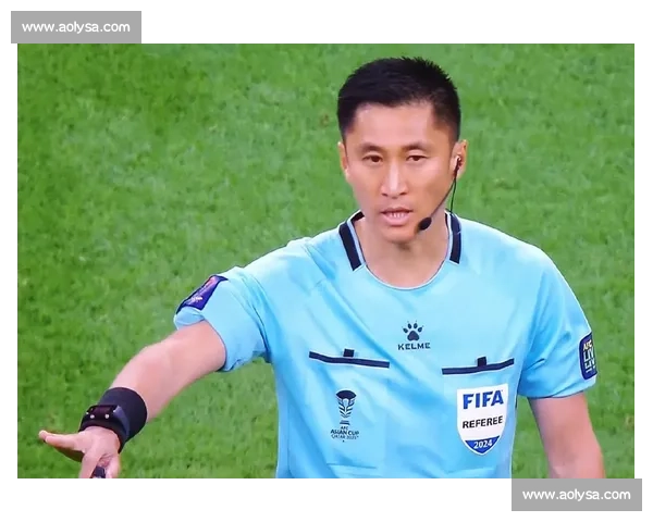 马宁世俱杯晒照执法引热议 硬刚弗拉门戈教练组成焦点