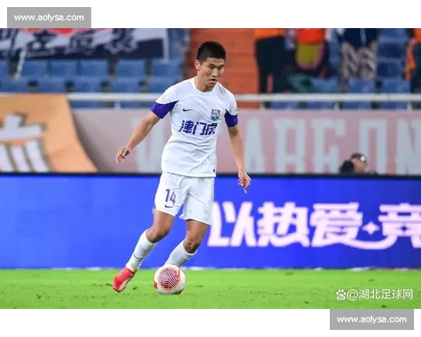 黄嘉辉请假风波后:职业态度获赞,归队首战虽败犹荣 黄嘉辉请假风波后:职业态度获赞,归队首战虽败犹荣